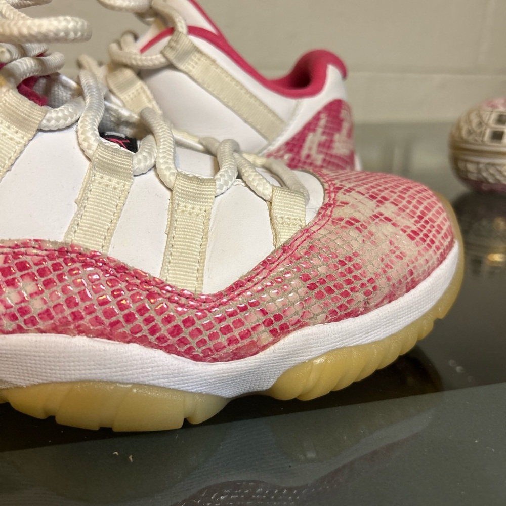 Size 8 - Air Jordan 11 Retro Low Pink Snakeskin W - Picture 3 of 16